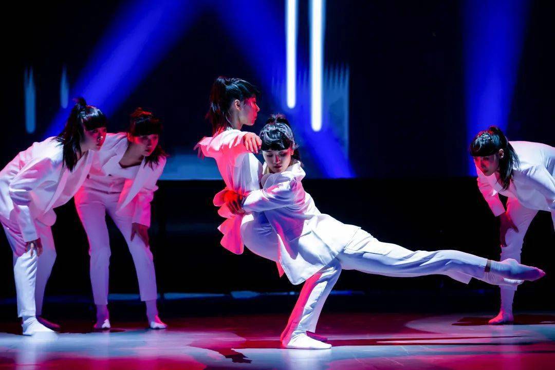 《齐舞2》冠军之夜,他们在一起随心起舞