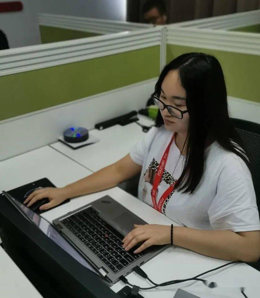 风采永远保持好奇心的人是永远进步的人访西安公司开发工程师张佳敏