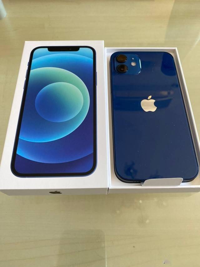 iphone12蓝色买家秀④为搞清iphone12究竟是什么蓝我们找了n多买家秀