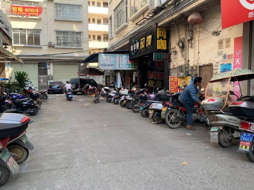 这边有着好几家粥店爸爸妈妈都会带我来商贸城这边小时候只要想在外面