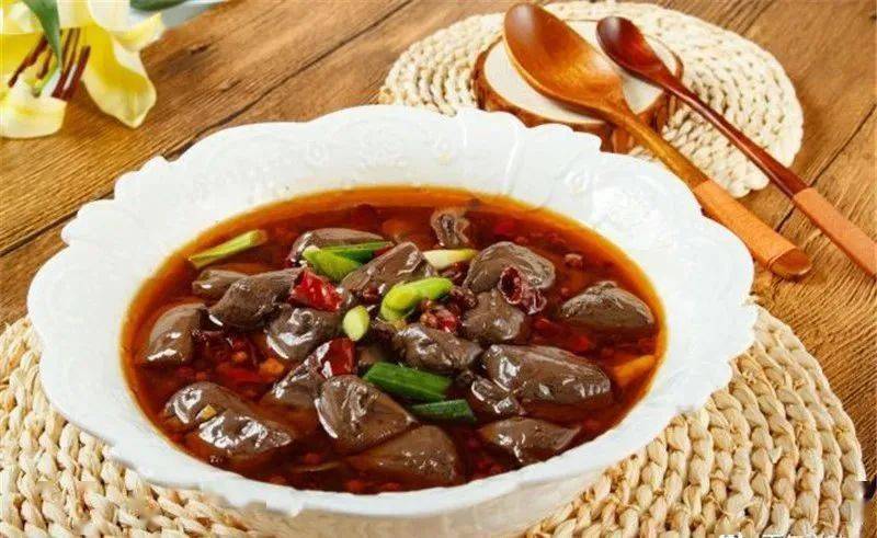 豆腐皮,破酥包子,冲冲糕炒鸡血,油炸粑,洋芋坨坨"百年滋味"成为首选一