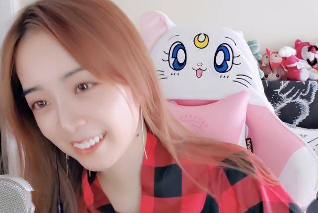 余霜直播谈择偶标准会打扫卫生就行水友暗示管泽元