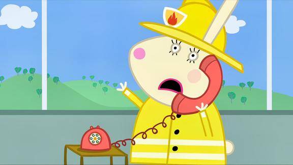 小猪佩奇兔小姐听到电话响吓得直哆嗦转头带大家去救援