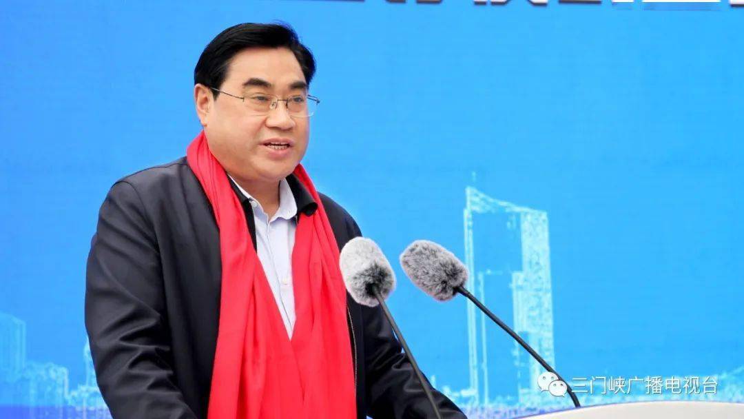 市委常委,常务副市长范付中主持签约仪式.