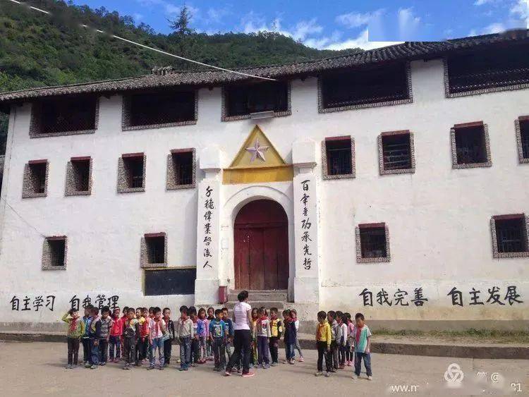 秋日午后,怒江州,兰坪县,石登乡,谷川村,日俄小组,一个贫困户家里的
