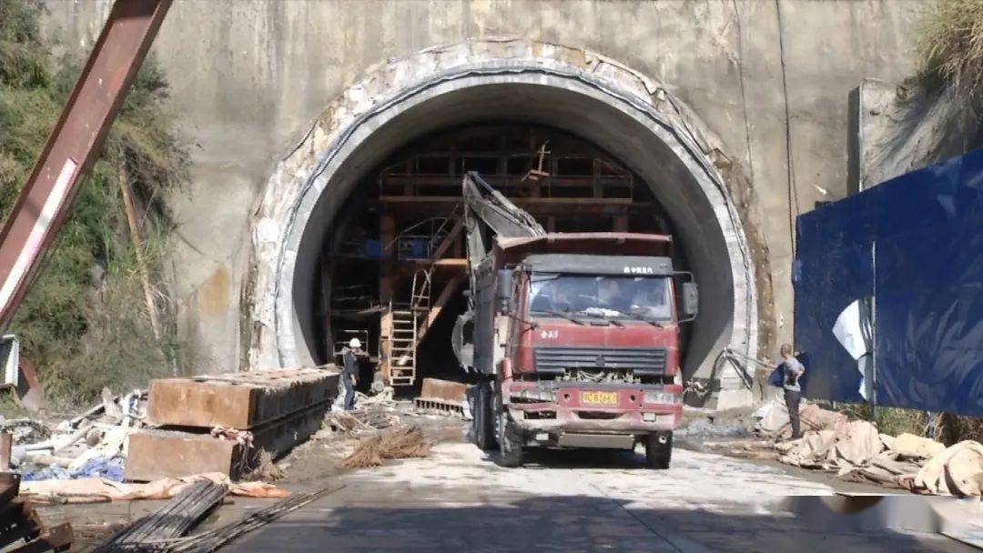 兴泉铁路三阳隧道图片