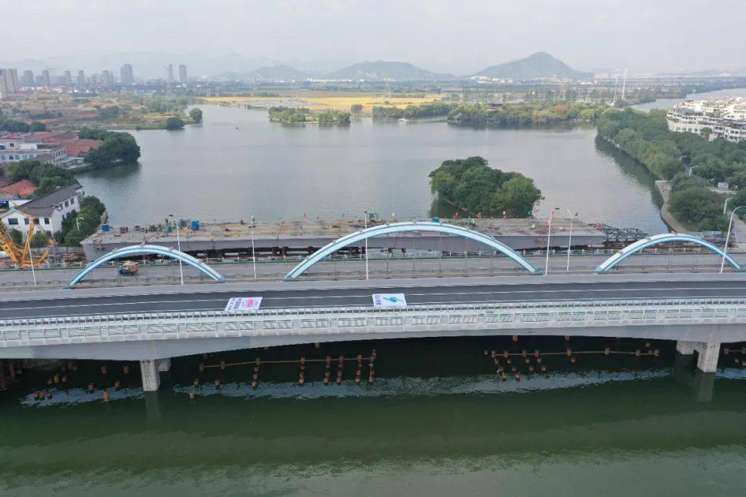 绍兴城投集团二环西路现场总指挥王翔介绍,全长9.