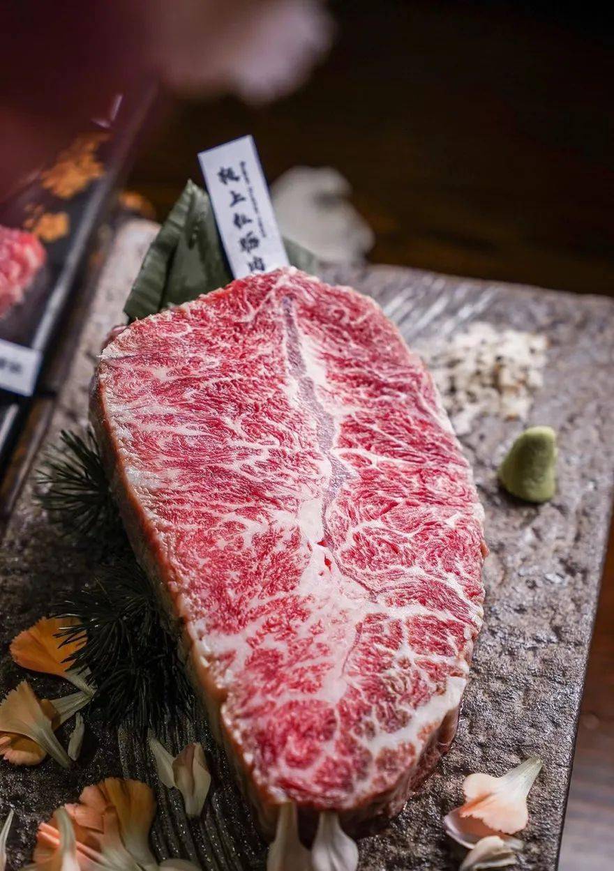 让你一次吃个够整个拼盘里涵盖了肩胛,肋条,牛排,前胸等8