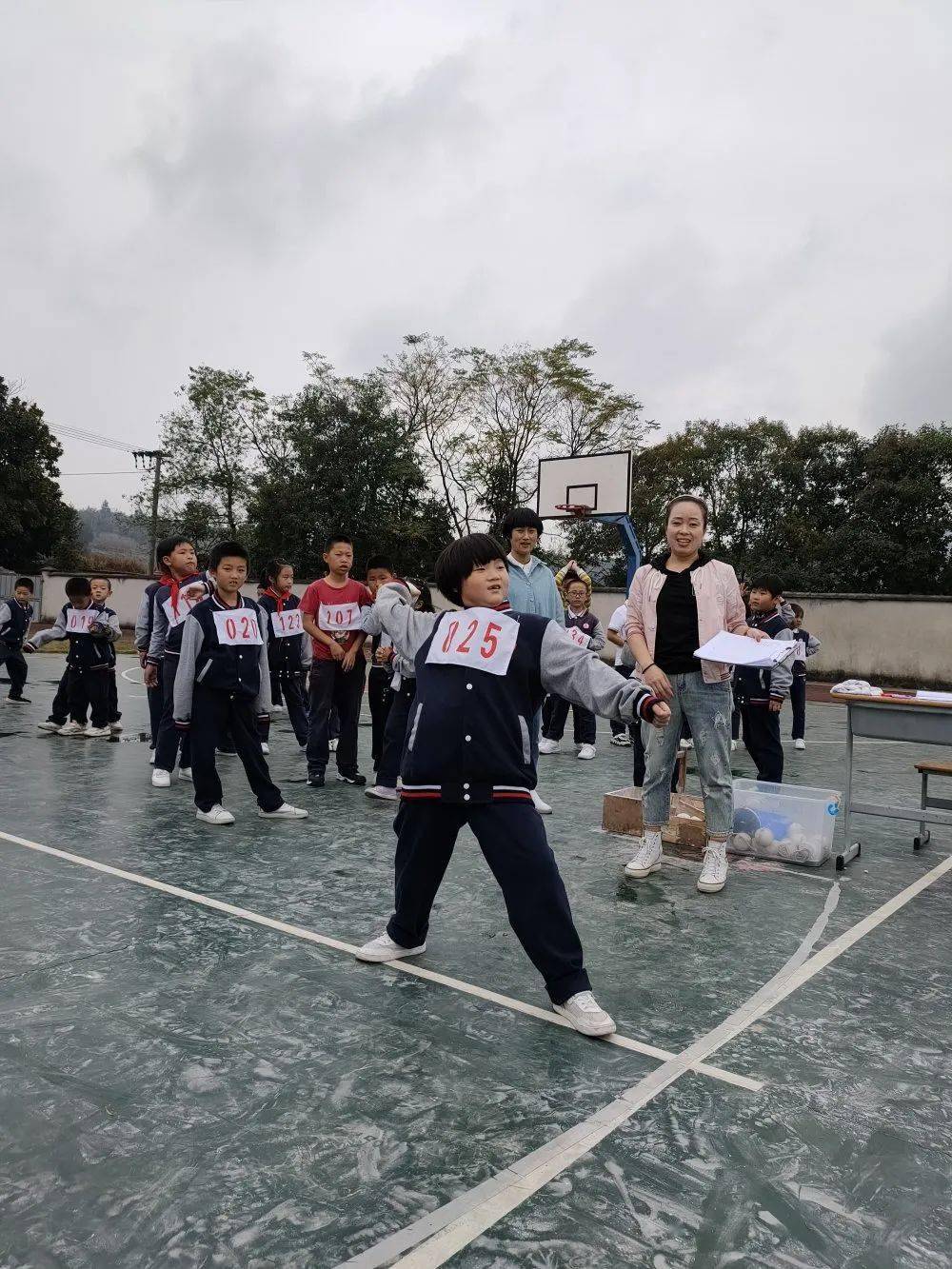 秋日激情飞扬运动伴我成长儒岙镇中心小学举行2020年秋季田径运动会