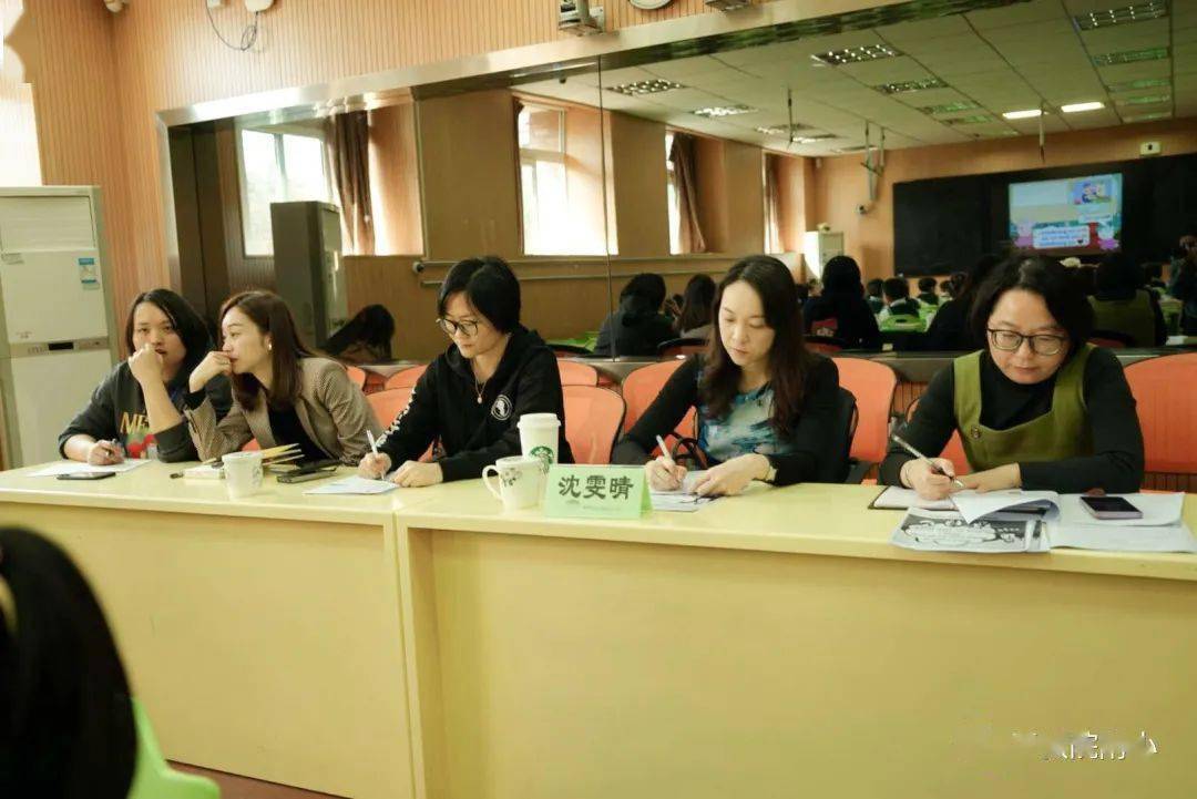 专家引领导师带教自我修炼促进成长奉贤区见习教师规范