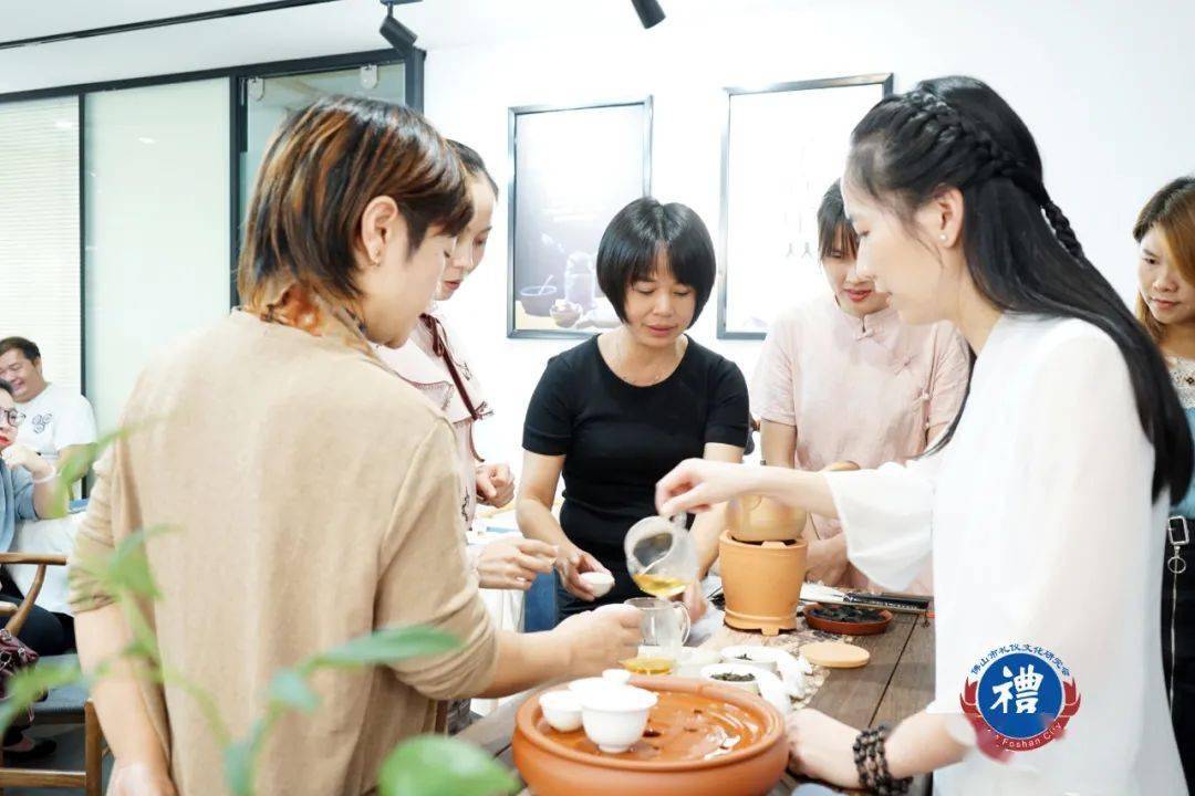 以茶融家以茶兴礼茶道礼仪交流会