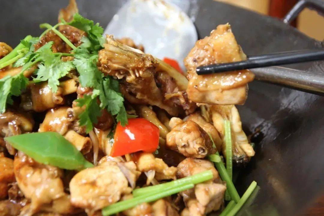 99元抢湖滨人家34人脆肉皖焖鸡套餐另送椒盐脆肉鲩豉汁蒸脆肉鲩配菜