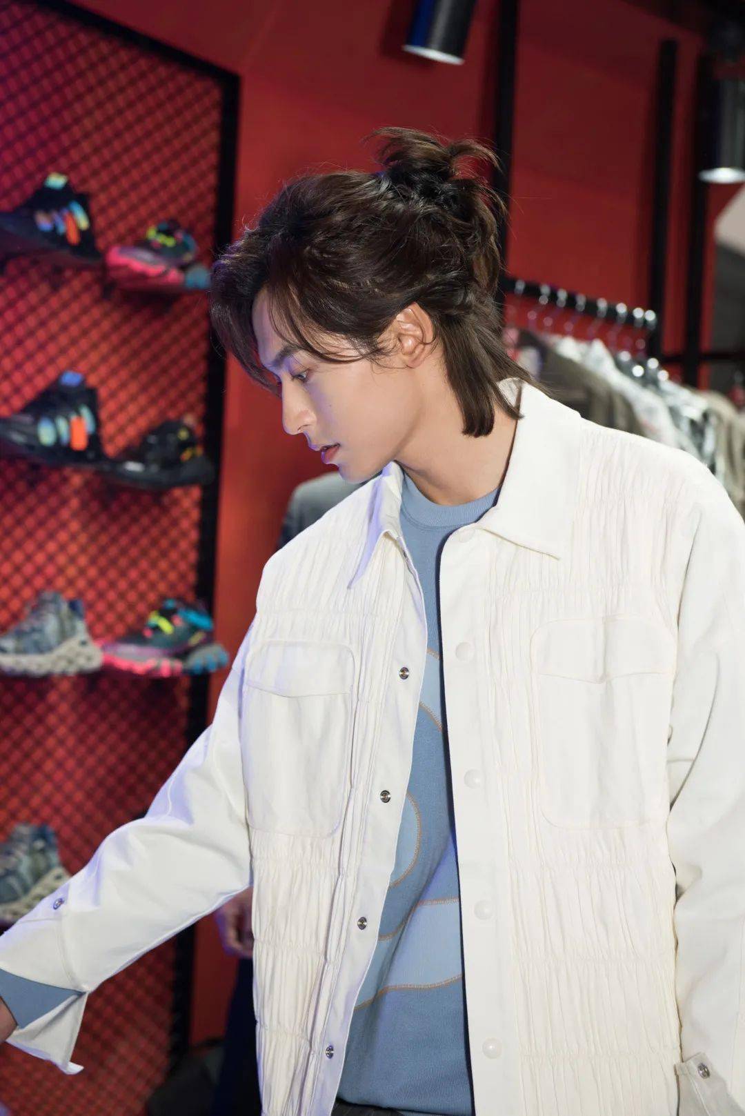 分享秘诀,实力演绎什么是"穿搭教科书"荣誉店长张哲瀚惊喜亮相持续10