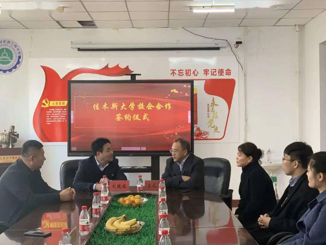 黑龙江建筑安装集团有限公司总工程师李长山及随行工作人员,我校招生