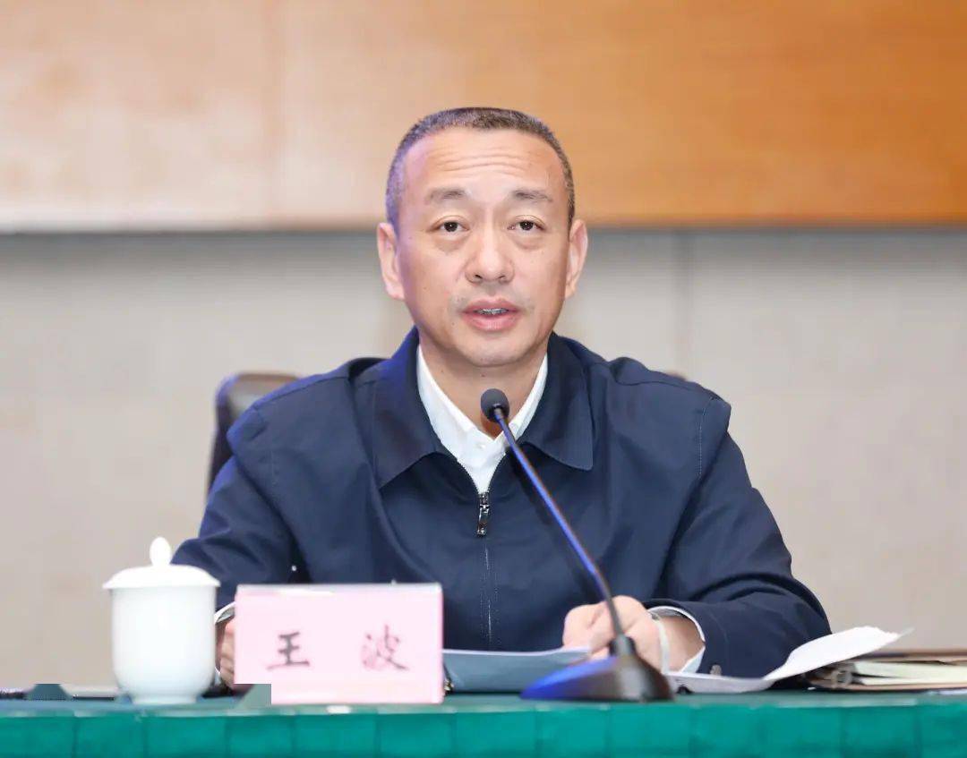 会上,内江市,自贡市,泸州市生态环境事件指挥部指挥长作交流发言,生态