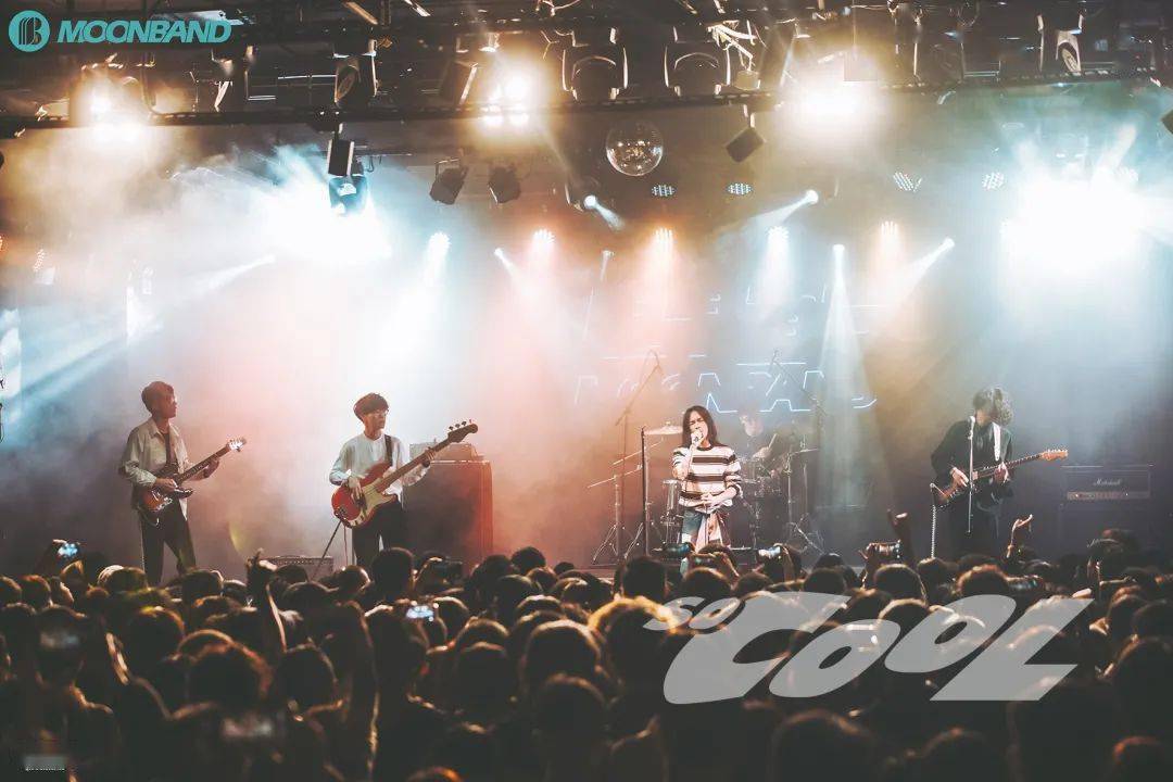 说叁唱肆无惧限制玩出年轻味道闷饼moonband乐队
