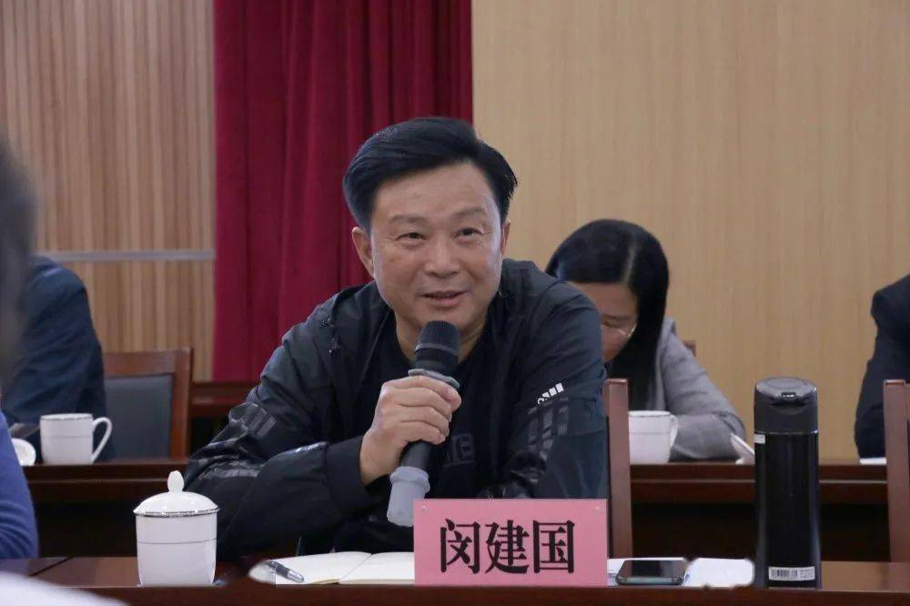 座谈会上,党委书记毛建强向行风监督员介绍了2020年集团所做的重点