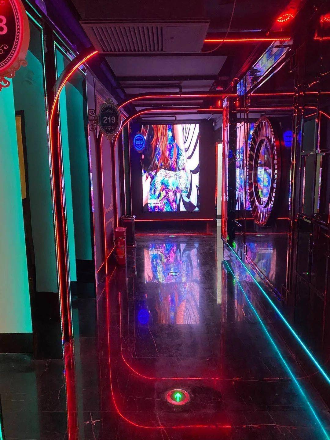 这家ktv入住钱库了让你嗨唱到爆