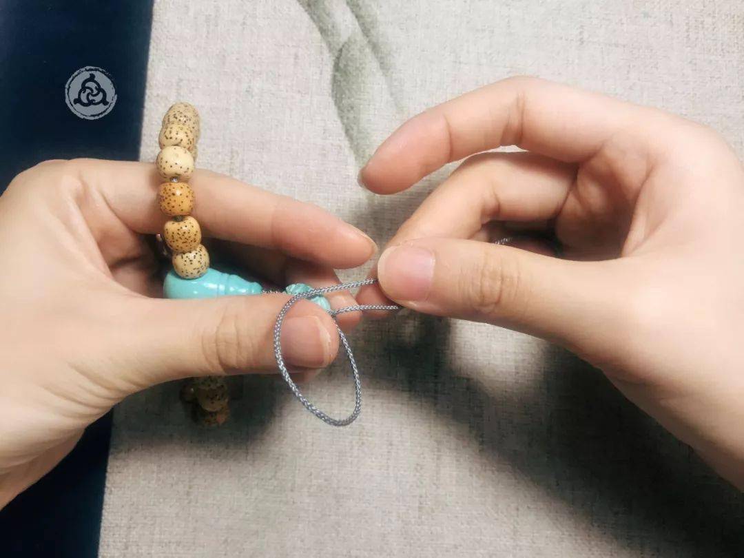 小单圈手串怎么加侧挂一个简单绳结就搞定