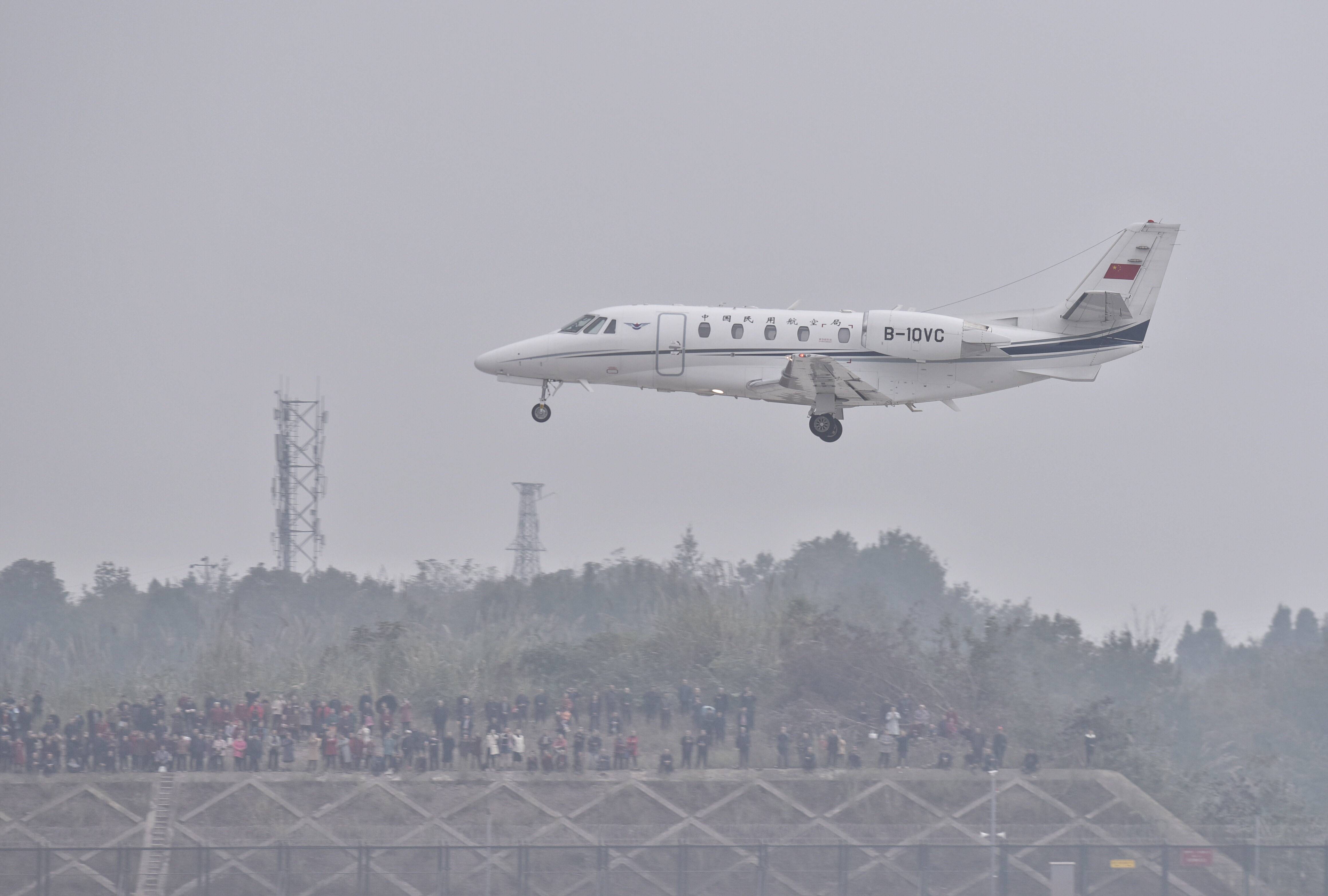 成都天府国际机场开始校飞