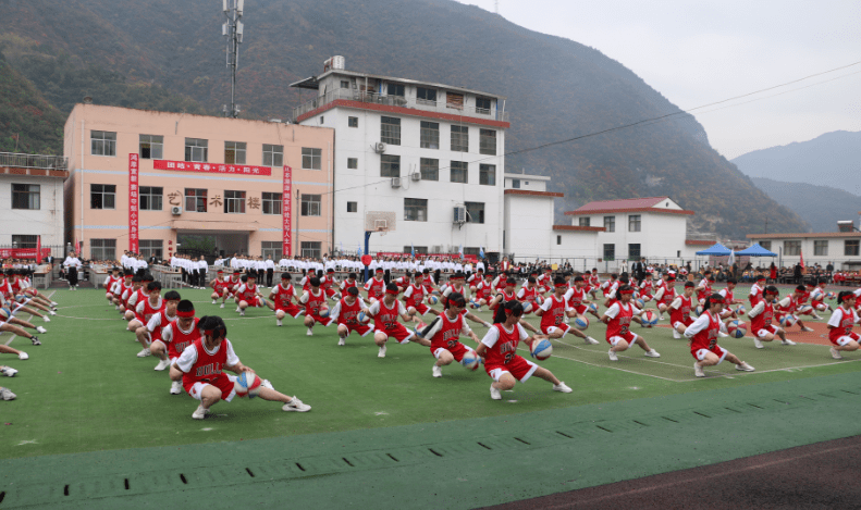 镇安慧源学校举办第十三届田径运动会