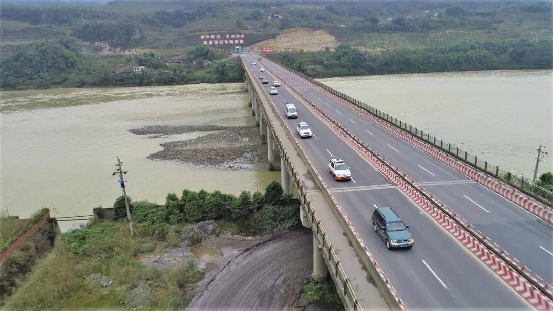 308公里道路,占我市国道总里程的31.8%.(g245线检测路段起点)