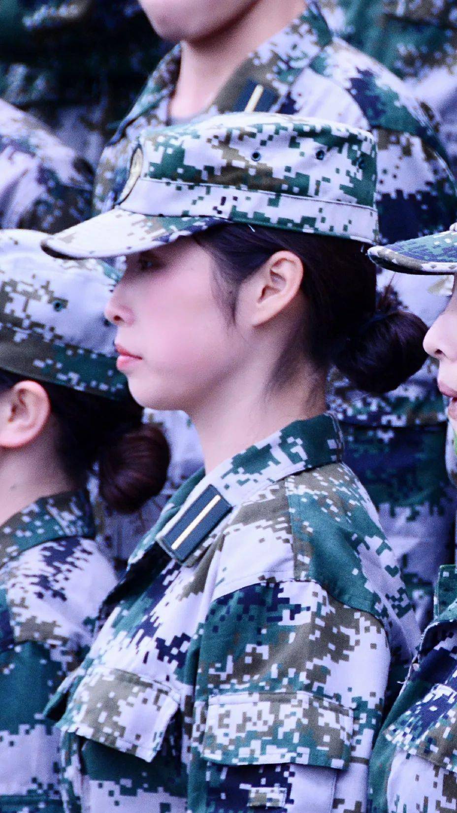 超飒巾帼不让须眉黄科女教官请求出战