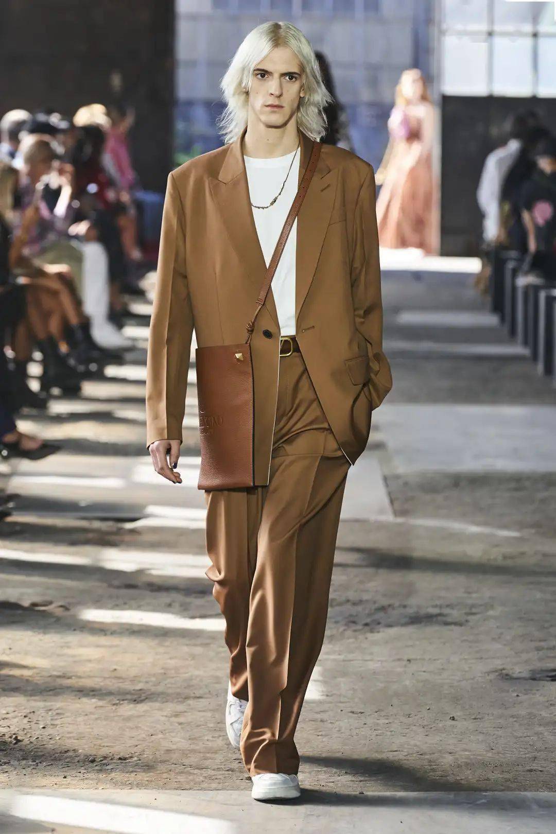 valentino2021年春季时装秀