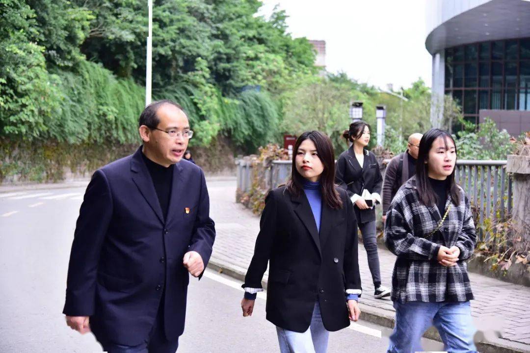 示范交流 | 四川省荥经县职业高级中学校长程茂林一行到我校考察交流