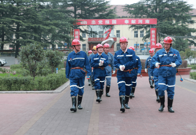 10月27日,河南煤矿安全监察局党组书记,局长严寅初一行3人,在豫北分局