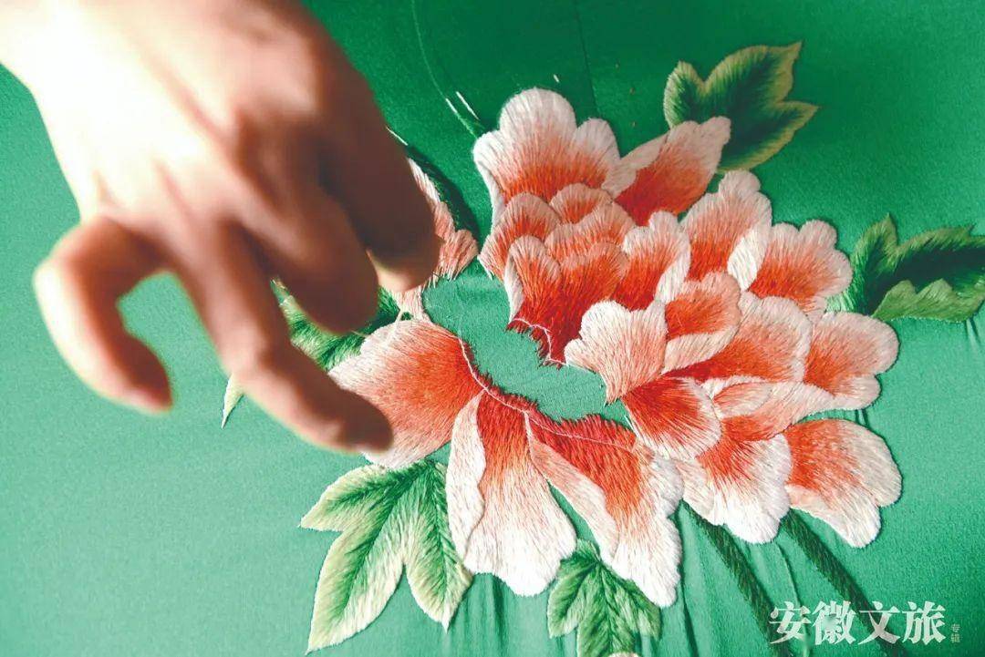阜阳刺绣绽放的古典流动的时尚