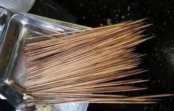 发现店里的串串签子都是回收回来的.