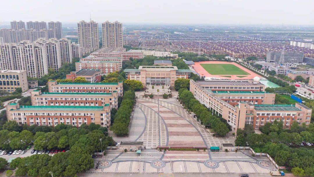 校歌《凤鸣高岗》桐乡市凤鸣高级中学△点击聆听)校歌《桐乡一中