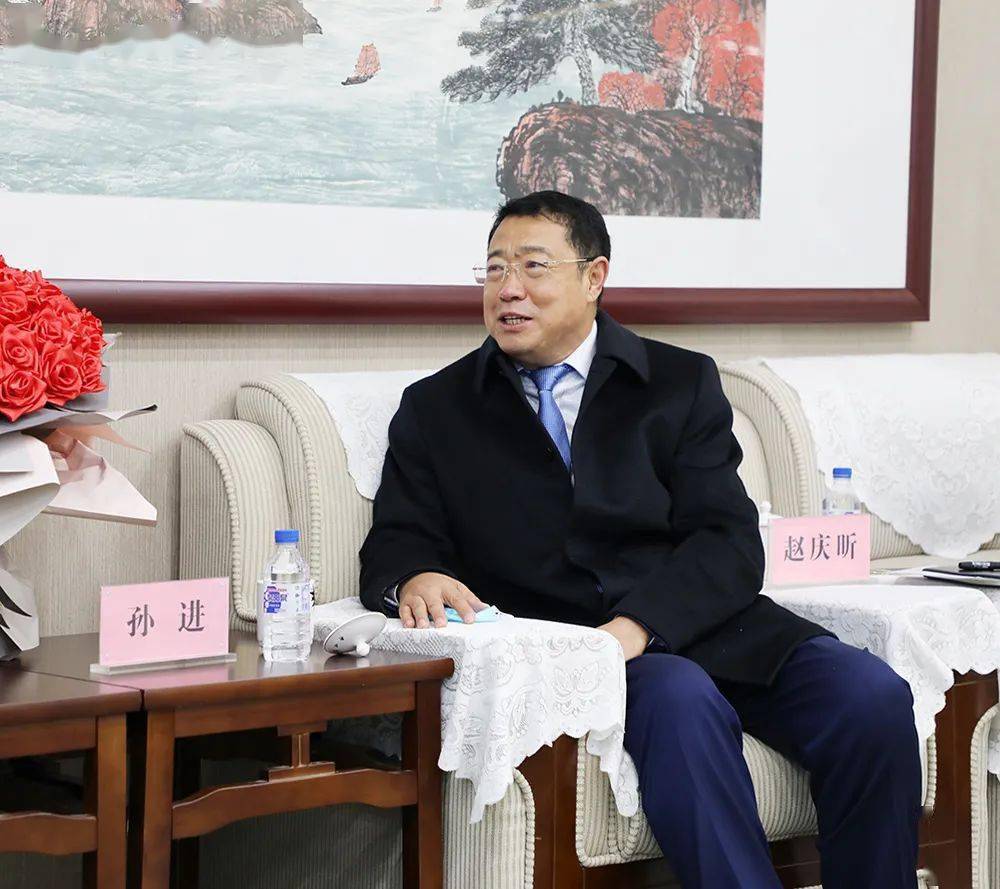 座谈会上,sj国际教育集团董事长,吉林城市学院执行院长孙进和学院年检