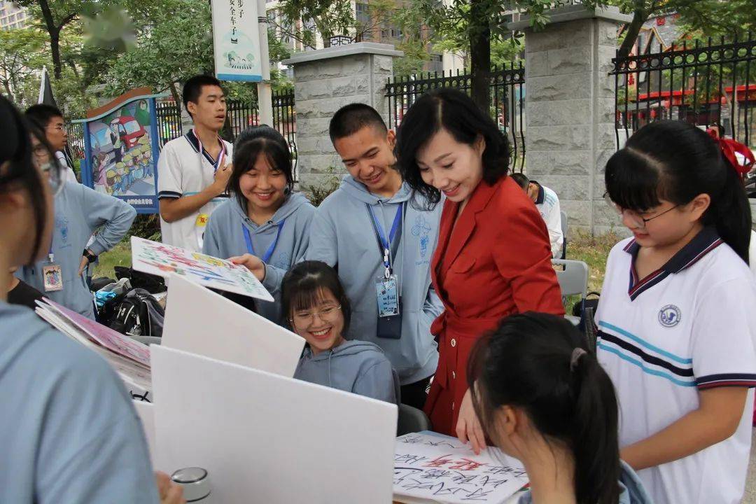 内附视频风华正茂展英姿乘风而跃写秋华福建省厦门双十中学漳州校区第