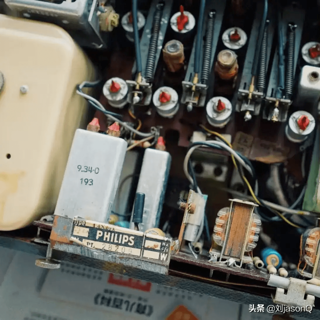 上世纪八九十年代收音机的拆解美图非常佩服这些老工程师