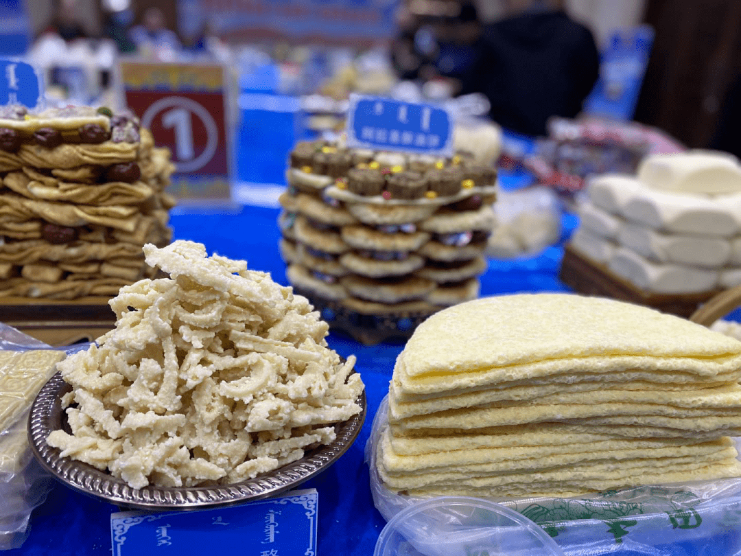 阿左旗发改委组织干部职工参加非物质文化遗产展示首届奶食品评比活动