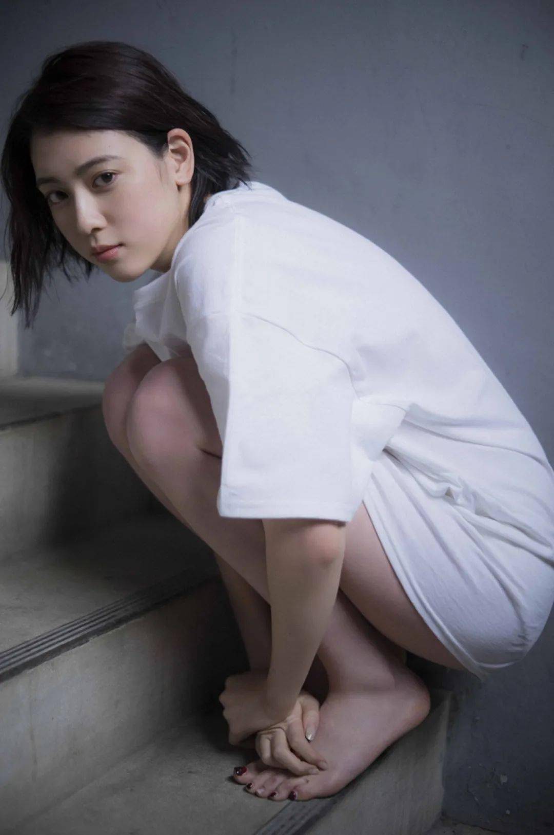 没有人能从三吉彩花的写真里出去