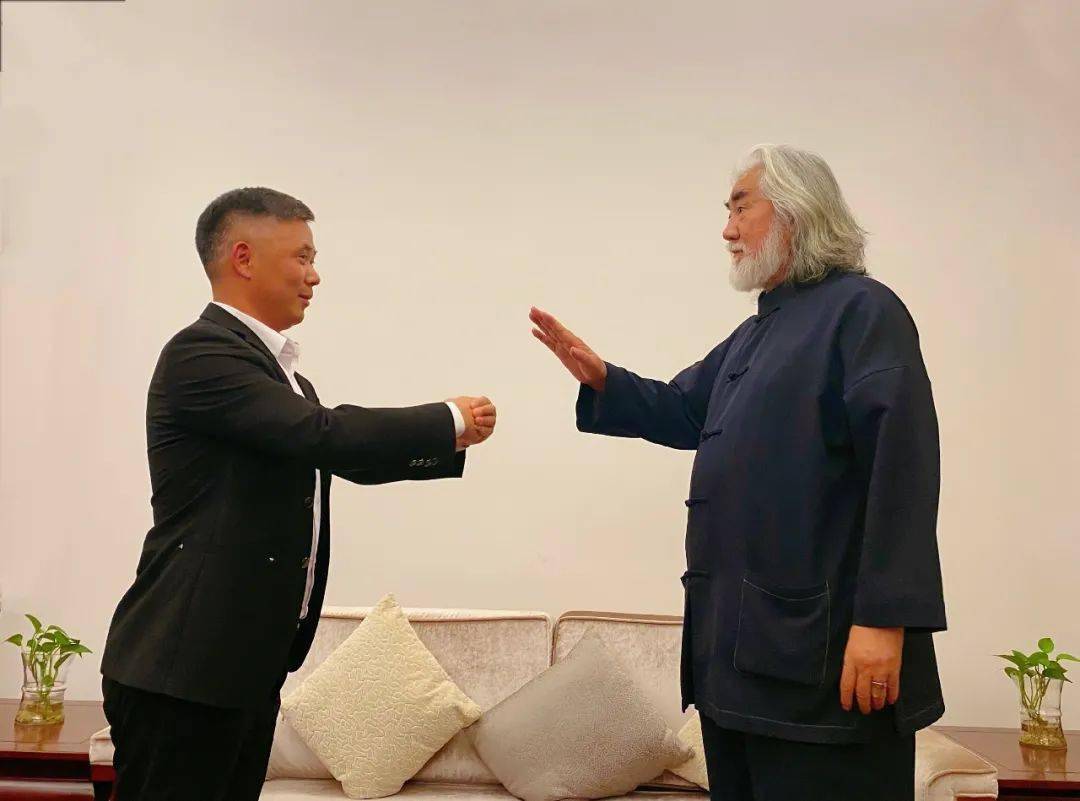 [张纪中导演和邬尚委先生]