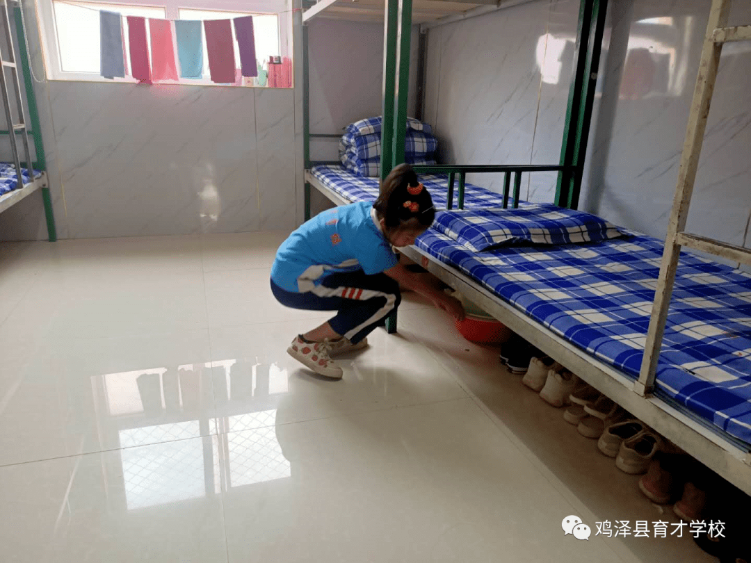 育才学校宿舍育才学校宿舍我校历来重视家校互动,充分发挥家庭教育和