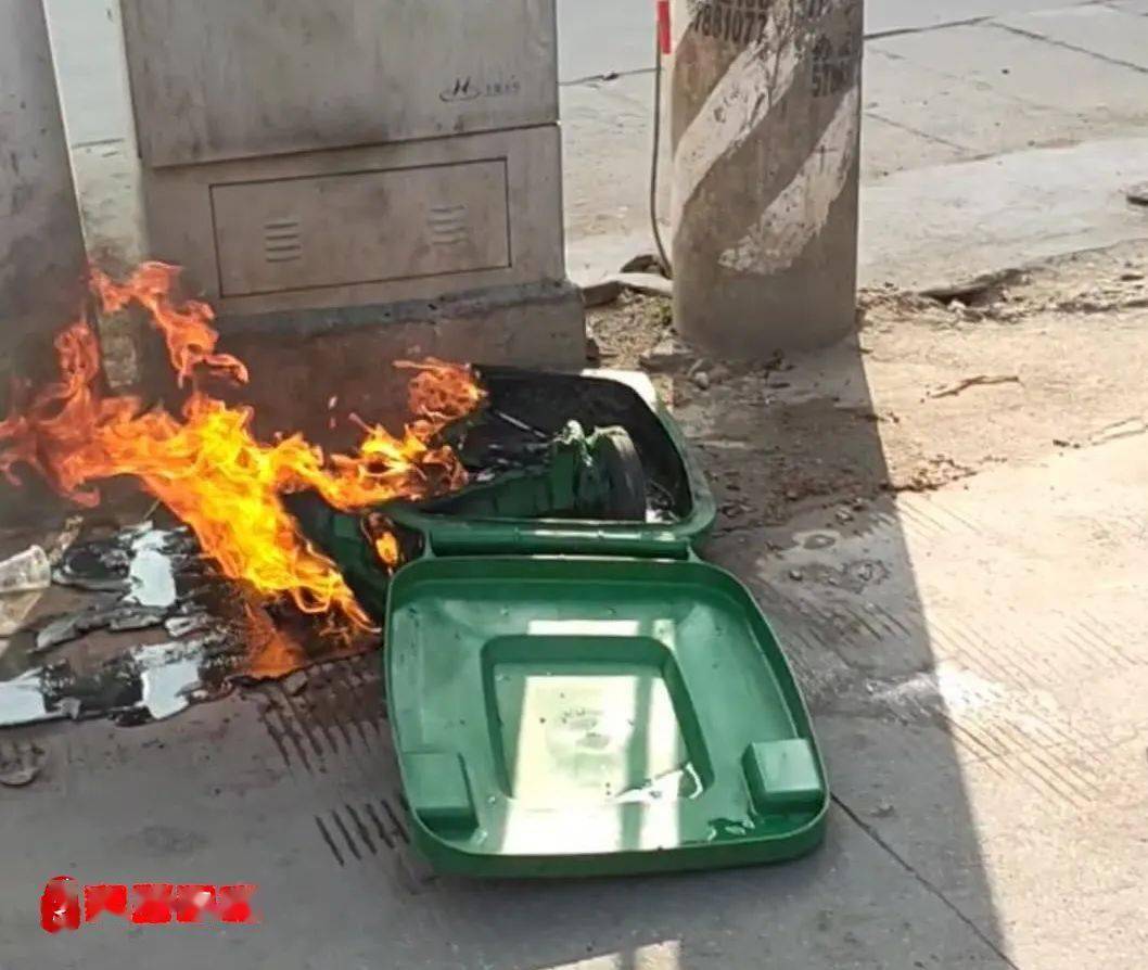 曝光博白街头的垃圾桶起火元凶到底是谁
