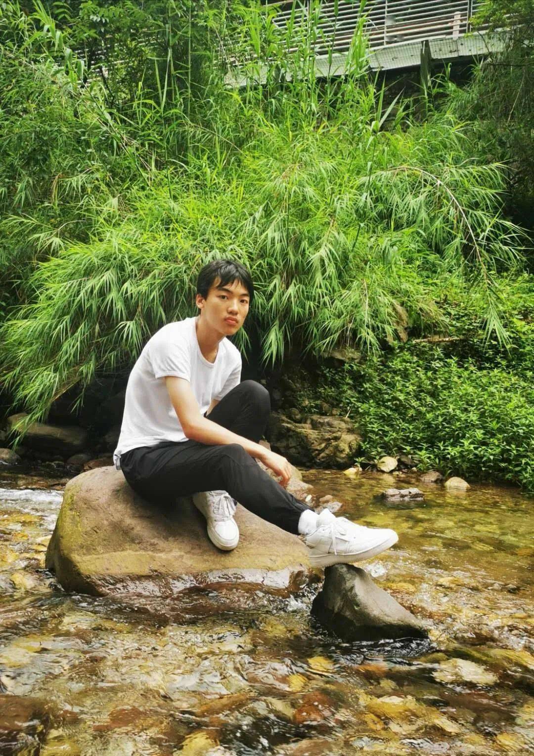 李浩然◎初中毕业学校:成都七中育才学校(水井坊校区)◎高中获奖情况