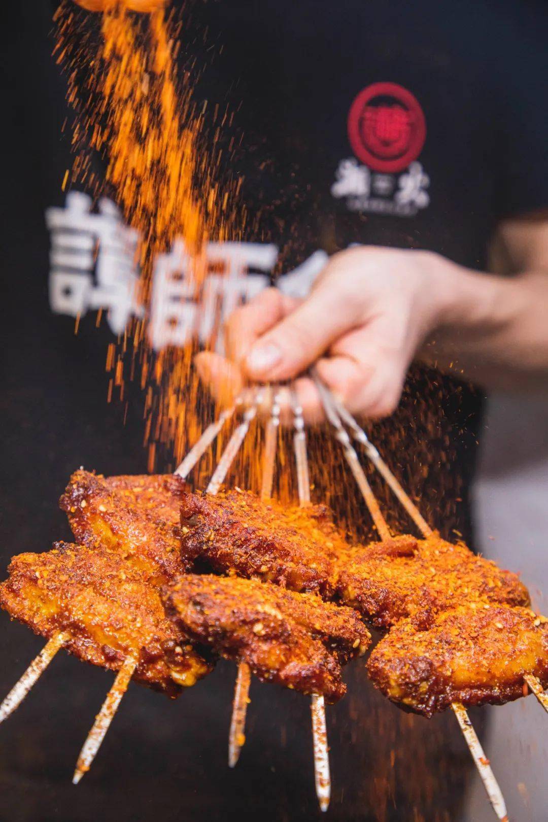 不怕辣的勇士还可以试试这个hentai辣鸡翅!