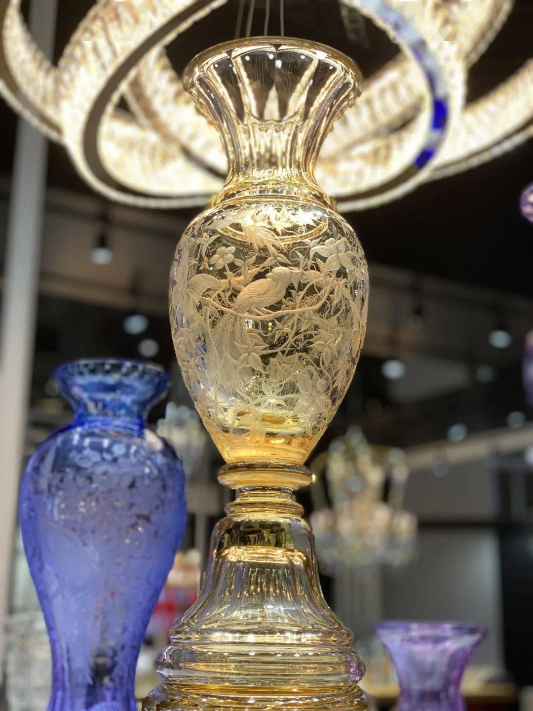 大手笔!保税区参展商600公斤捷克水晶坐飞机"赶集"进博会