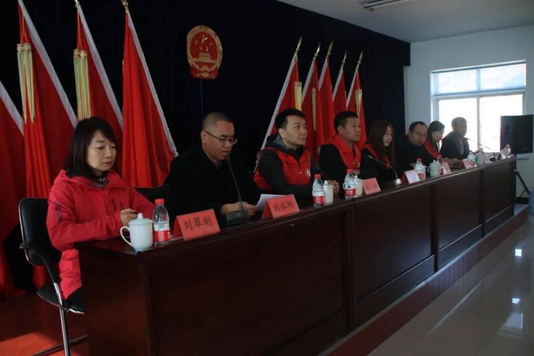 基层动态爱心捐赠情暖校园市民政局到杨士岗镇开展助学活动