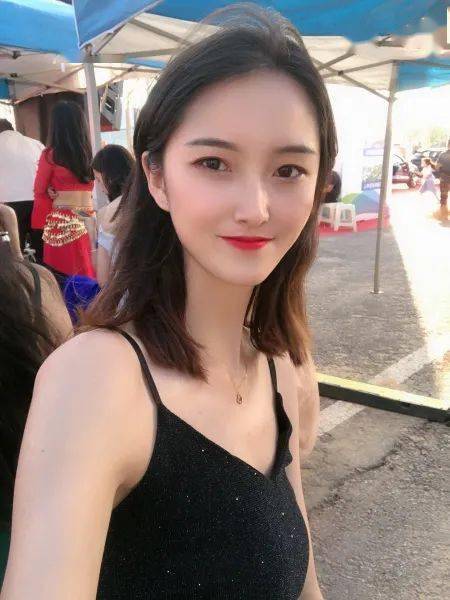 神木姑娘98年美女车模高颜值大长腿可酷可飒是心动的感觉