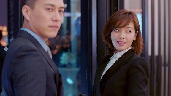 欢乐颂安迪看不上小包总名片都不想给他老谭赶紧打圆场