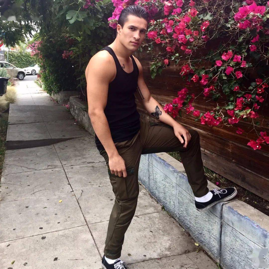 时尚圈新一代背景系男模,身高六尺的铁血真汉子,阳刚直男体育生