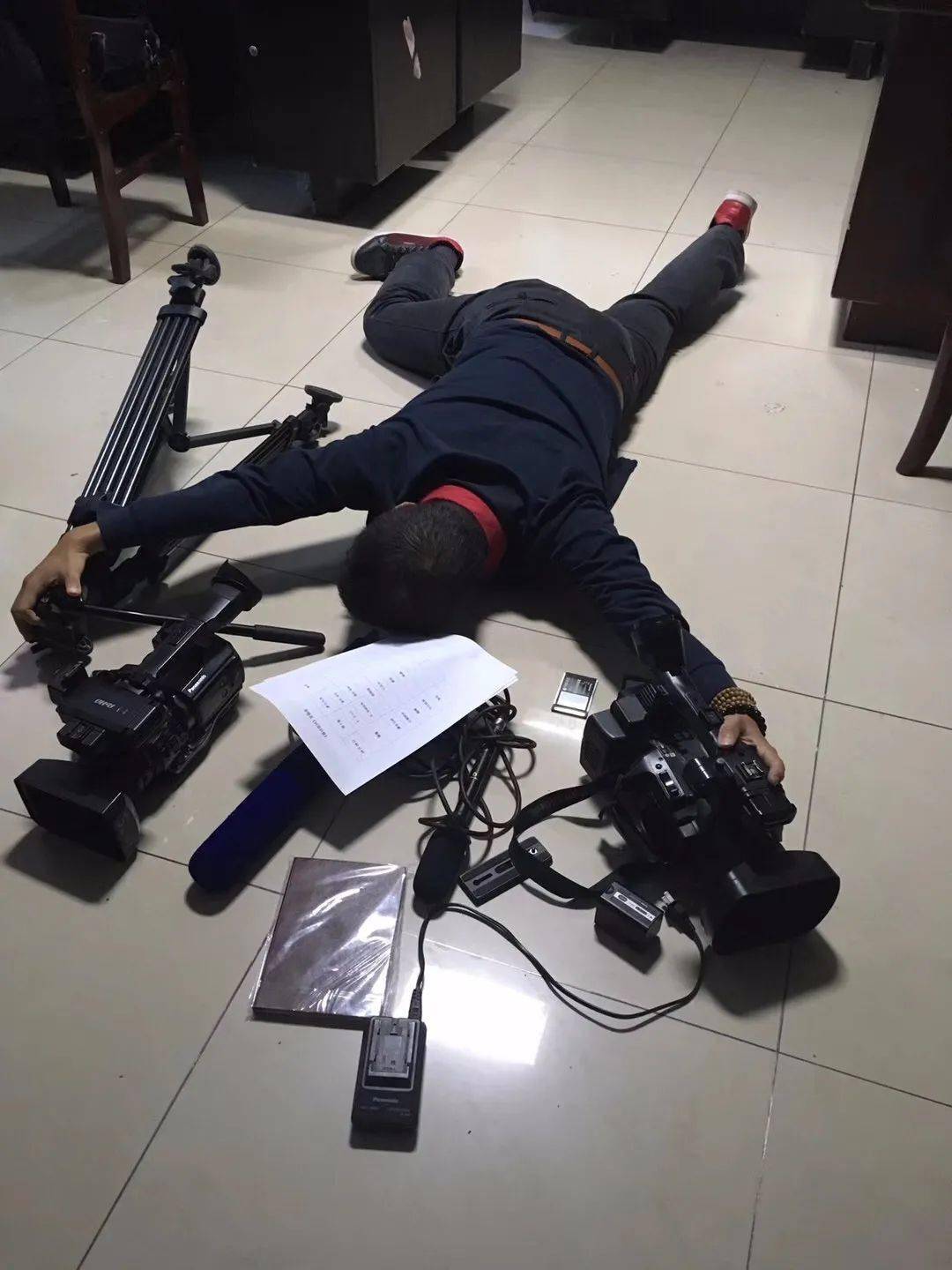 毕竟累瘫也只是分分钟的事请对他好一点亲爱的如果你有个记者朋友