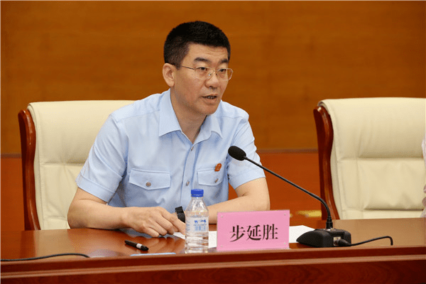 步延胜生于1962年7月,曾先后在黑龙江省高院,哈尔滨市中院和黑龙江省